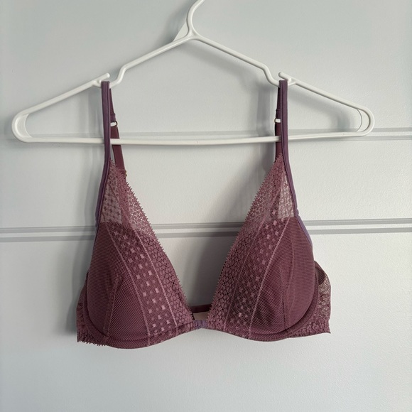 Victoria’s Secret lace plunge bra in mauve - Picture 2 of 3
